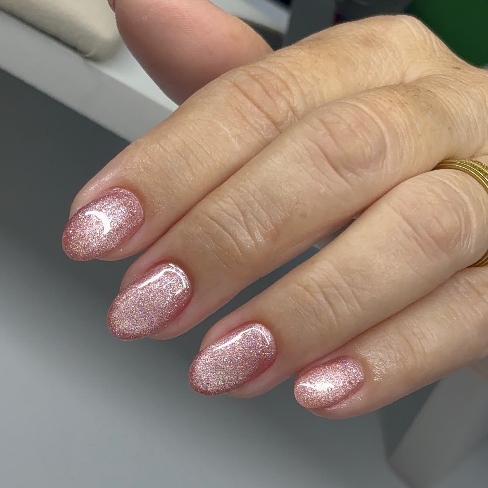 Rosé magnético — Ana Corrêa